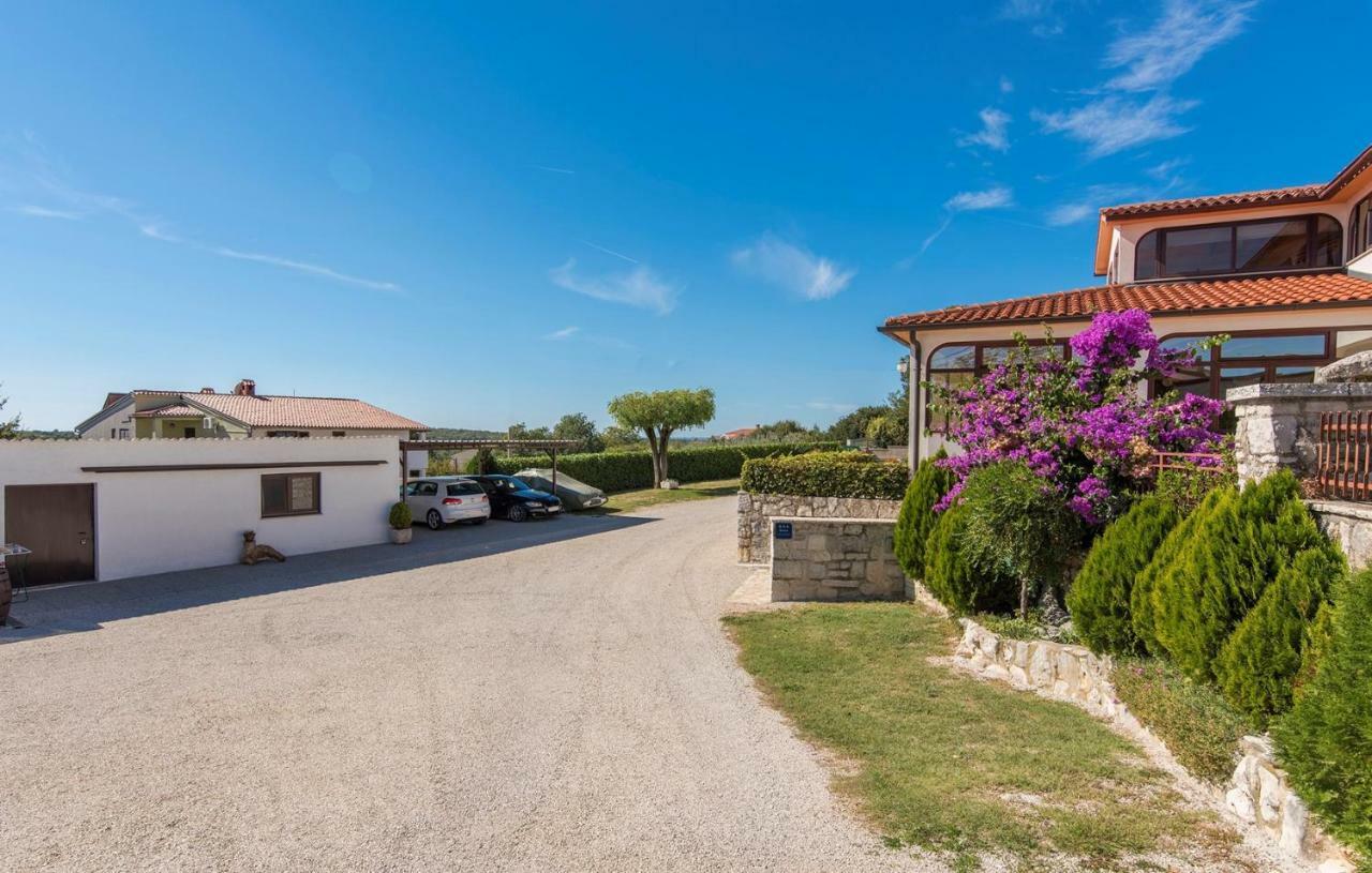 Cottage Nilda I Musalez Exterior photo